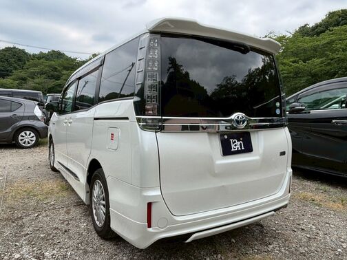人気色の白色ボディ、モデリスタエアロ付き！